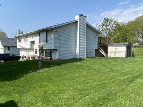 111 Cedar Dr, Clinton, IL 61727 photo 2