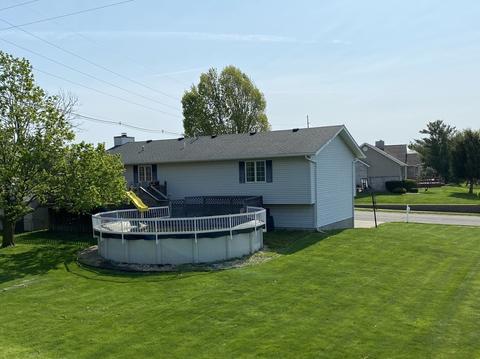 111 Cedar Dr, Clinton, IL 61727 photo 3