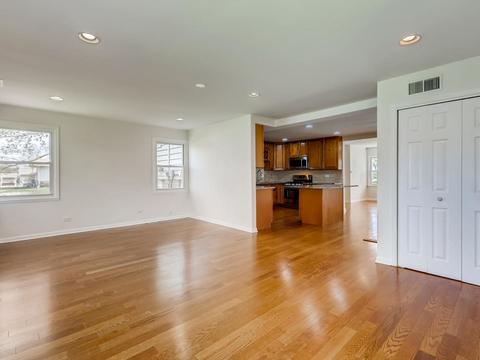790 Milton Ln, Hoffman Estates, IL 60169 photo 11