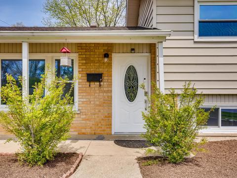 790 Milton Ln, Hoffman Estates, IL 60169 photo 3