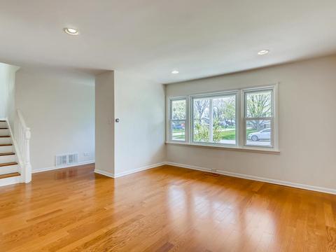 790 Milton Ln, Hoffman Estates, IL 60169 photo 4