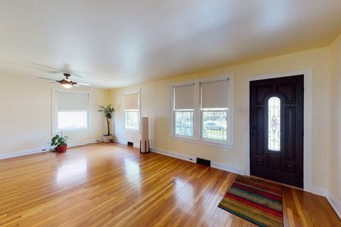 876 Walter Ave, Des Plaines, IL 60016 photo 4