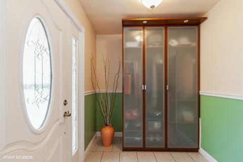 771 Martin Dr, Elgin, IL 60120 photo 2