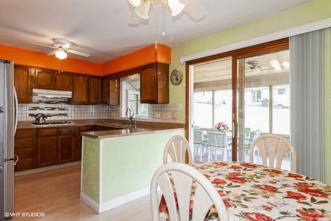 771 Martin Dr, Elgin, IL 60120 photo 5