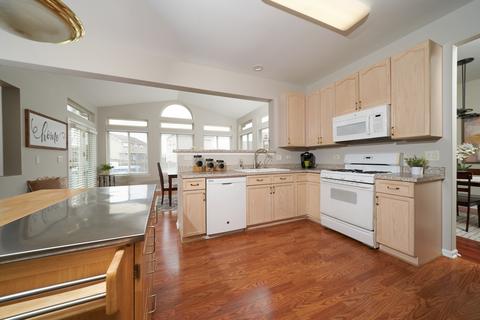 28872 Pilgrims Pass, Lakemoor, IL 60051 photo 11