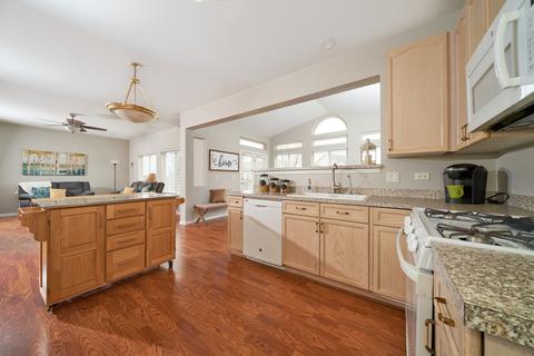 28872 Pilgrims Pass, Lakemoor, IL 60051 photo 8