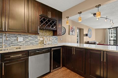 111 W Maple St #3003, Chicago, IL 60610 photo 4
