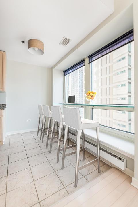 57 E Delaware Pl #2006, Chicago, IL 60611 photo 8