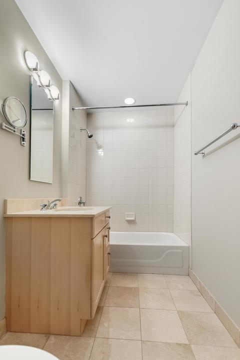 57 E Delaware Pl #2006, Chicago, IL 60611 photo 16