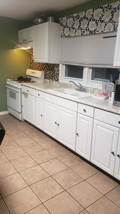 634 Monroe St, Aurora, IL 60505 photo 5
