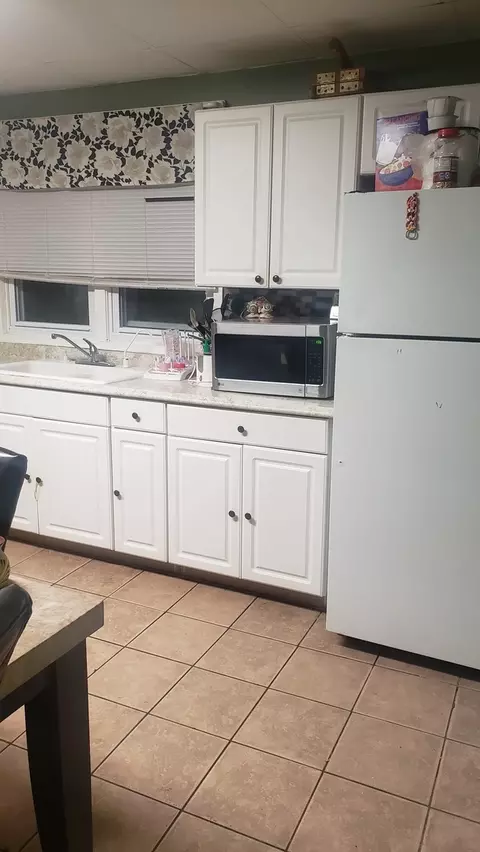 634 Monroe St, Aurora, IL 60505 photo 6