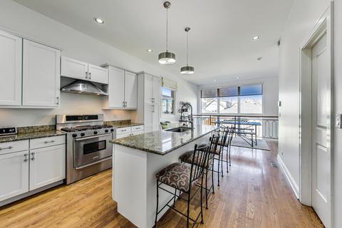 5330 W Argyle St, Chicago, IL 60630 photo 11