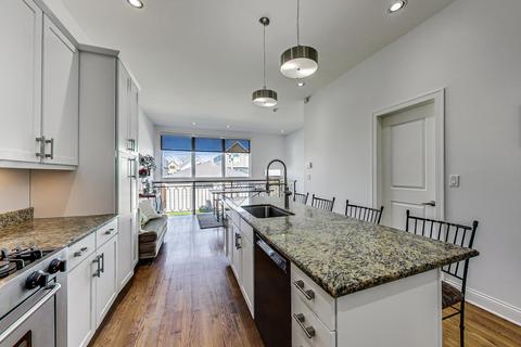 5330 W Argyle St, Chicago, IL 60630 photo 13