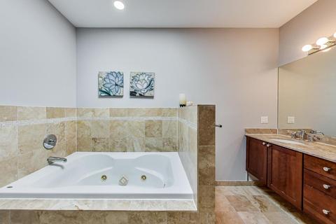 5330 W Argyle St, Chicago, IL 60630 photo 23