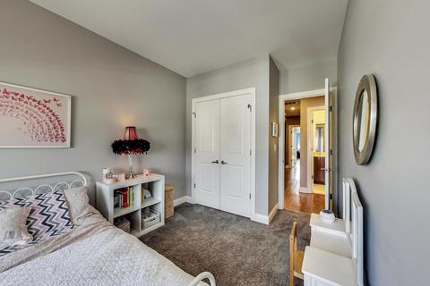 5330 W Argyle St, Chicago, IL 60630 photo 26