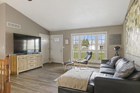 4657 Straw Ln, Roscoe, IL 61073 photo 3