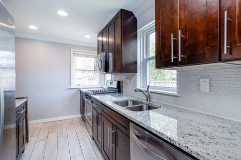 852 S 2nd Ave, Des Plaines, IL 60016 photo 8