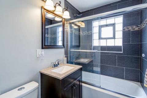 852 S 2nd Ave, Des Plaines, IL 60016 photo 12