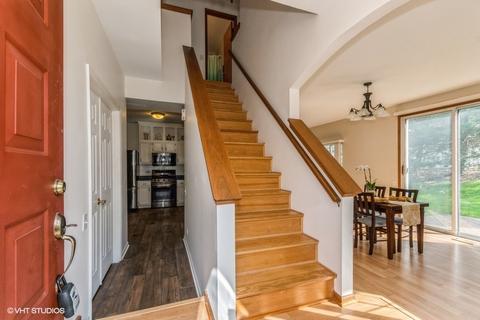 939 Mesa Dr, Elgin, IL 60123 photo 3