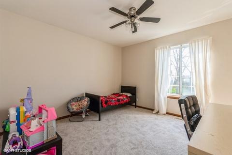939 Mesa Dr, Elgin, IL 60123 photo 14