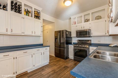 939 Mesa Dr, Elgin, IL 60123 photo 8