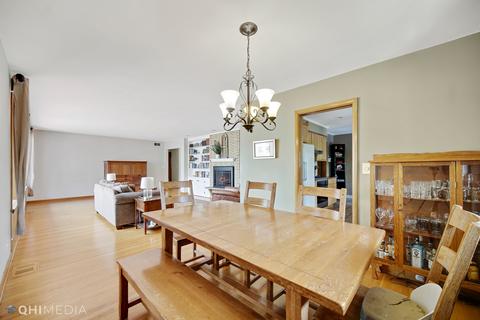 902 S Main St, Wheaton, IL 60187 photo 8