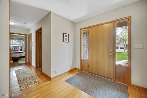 902 S Main St, Wheaton, IL 60187 photo 3