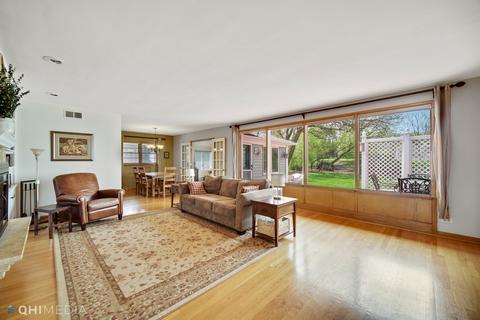 902 S Main St, Wheaton, IL 60187 photo 4