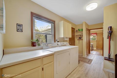 902 S Main St, Wheaton, IL 60187 photo 16