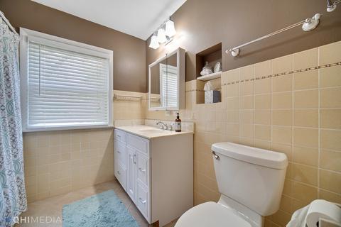 902 S Main St, Wheaton, IL 60187 photo 15
