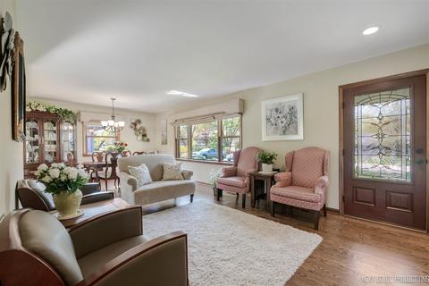 600 Forest View Dr, Geneva, IL 60134 photo 4
