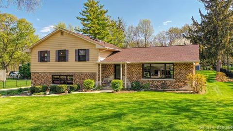 600 Forest View Dr, Geneva, IL 60134 photo 2