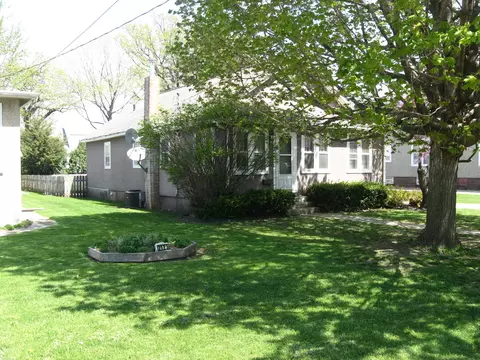 2119 6th St, Peru, IL 61354 photo 2