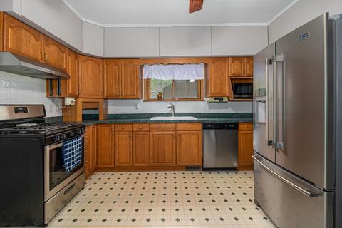 525 E 12th St, Lockport, IL 60441 photo 8