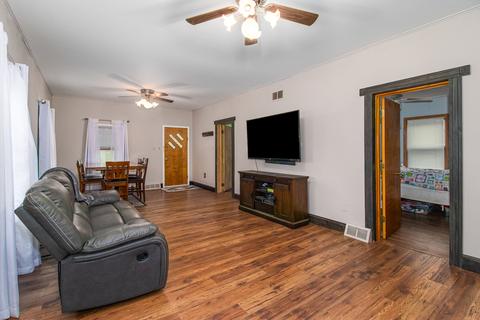 525 E 12th St, Lockport, IL 60441 photo 4