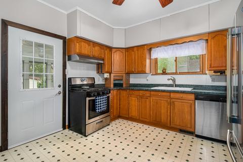 525 E 12th St, Lockport, IL 60441 photo 9
