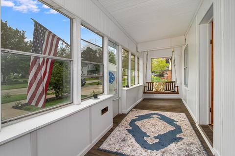 525 E 12th St, Lockport, IL 60441 photo 2