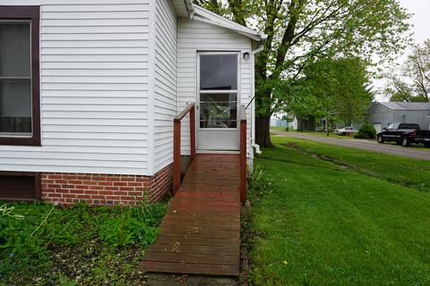 114 N John St, Fithian, IL 61844 photo 3