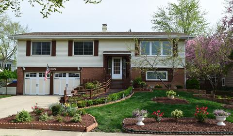 1365 Rosedale Ln, Hoffman Estates, IL 60169 photo 1