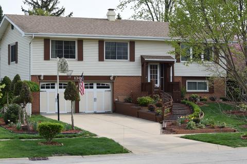 1365 Rosedale Ln, Hoffman Estates, IL 60169 photo 2