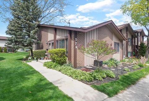 574 Forum Dr, Roselle, IL 60172 photo 1