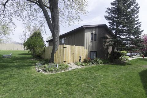 574 Forum Dr, Roselle, IL 60172 photo 6