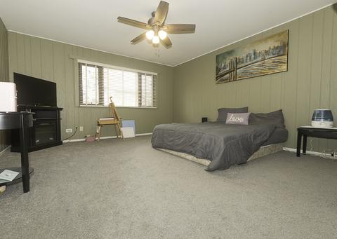574 Forum Dr, Roselle, IL 60172 photo 22