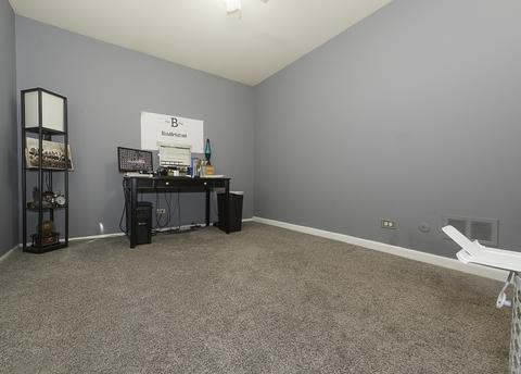 574 Forum Dr, Roselle, IL 60172 photo 24