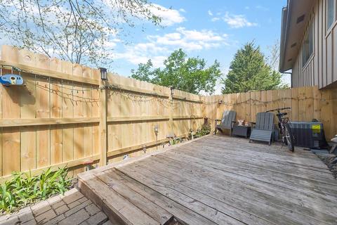 574 Forum Dr, Roselle, IL 60172 photo 7