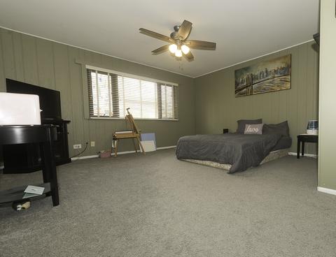 574 Forum Dr, Roselle, IL 60172 photo 23