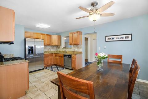 7601 Eleanor Pl, Willowbrook, IL 60527 photo 3