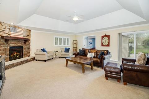 7601 Eleanor Pl, Willowbrook, IL 60527 photo 5