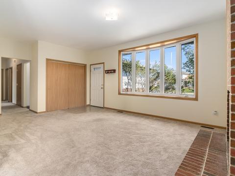 7002 Cornwall Dr, Joliet, IL 60431 photo 4