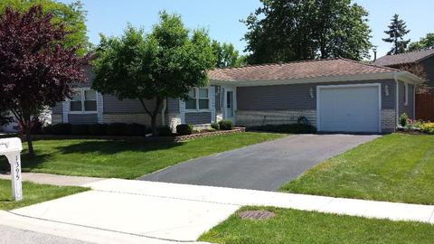 1395 Gloucester Ct, Hoffman Estates, IL 60192 photo 1